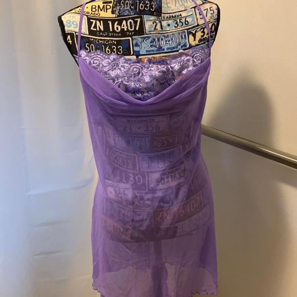 Lavender Chiffon and Lace w/straps crossed in back - Picture 3 of 7